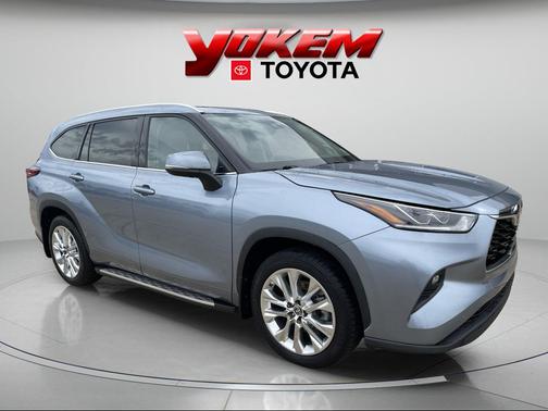 Moon Dust 2022 Toyota Highlander Limited