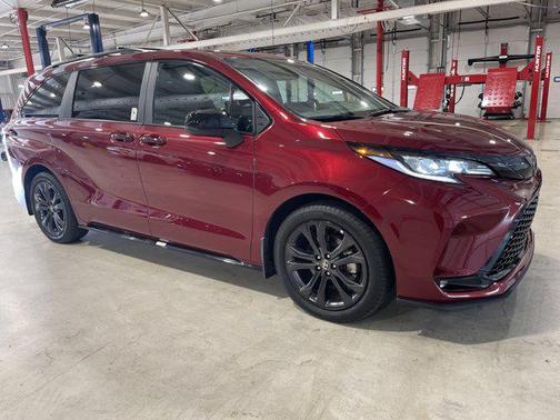 2025 Toyota Sienna XSE 7 Passenger