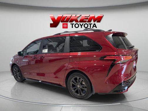2025 Toyota Sienna XSE 7 Passenger