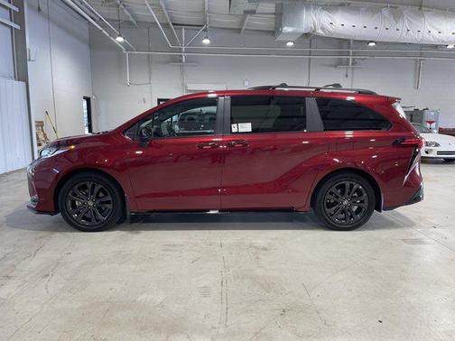 2025 Toyota Sienna XSE 7 Passenger