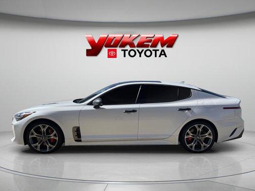 Snow White Pearl 2018 Kia Stinger GT1