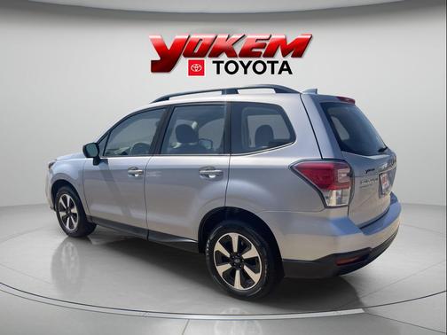 Ice Silver Metallic 2017 Subaru Forester 2.5i