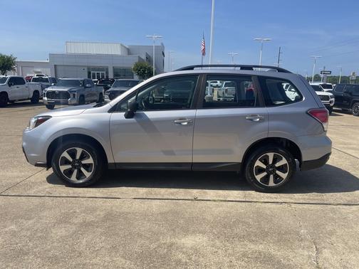 Ice Silver Metallic 2017 Subaru Forester 2.5i