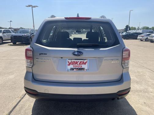 Ice Silver Metallic 2017 Subaru Forester 2.5i