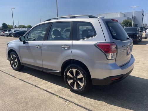 Ice Silver Metallic 2017 Subaru Forester 2.5i