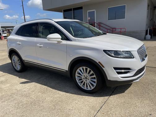 White Platinum Metallic Tri-Coat 2019 Lincoln MKC Standard