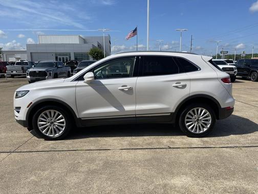 White Platinum Metallic Tri-Coat 2019 Lincoln MKC Standard