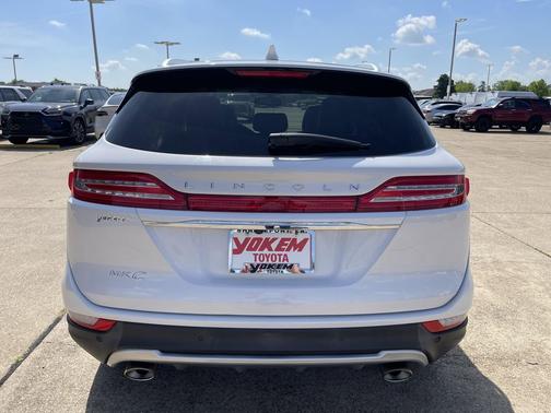 White Platinum Metallic Tri-Coat 2019 Lincoln MKC Standard
