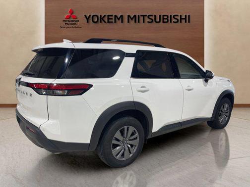 2025 Nissan Pathfinder SV FWD