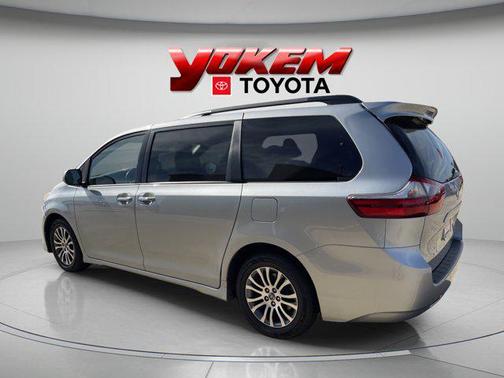 2020 Toyota Sienna XLE