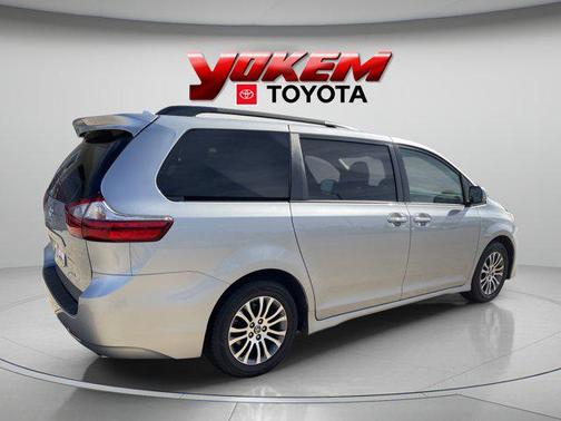 2020 Toyota Sienna XLE