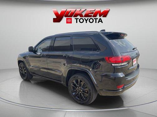 Diamond Black Crystal Pearlcoat 2020 Jeep Grand Cherokee Altitude