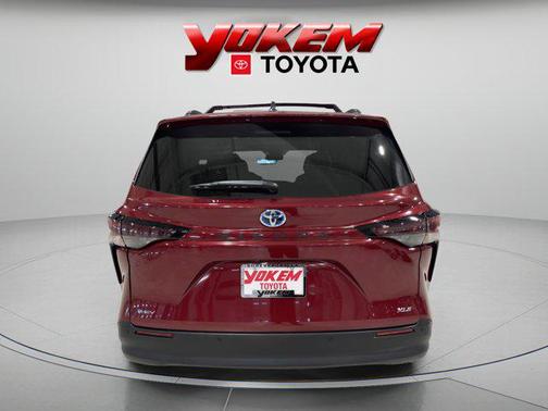 2025 Toyota Sienna XLE