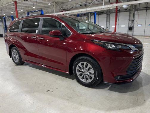 2025 Toyota Sienna XLE