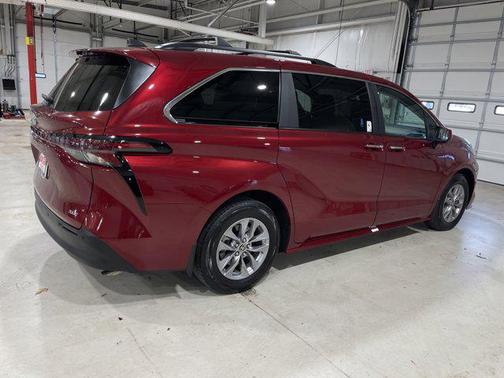 2025 Toyota Sienna XLE