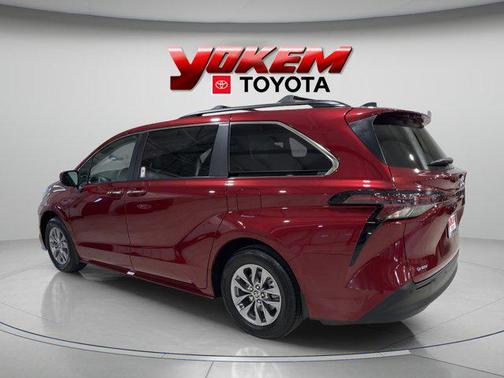 2025 Toyota Sienna XLE