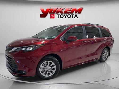 2025 Toyota Sienna XLE