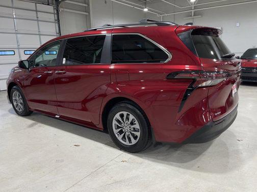 2025 Toyota Sienna XLE