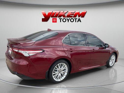 2019 Toyota Camry Hybrid XLE