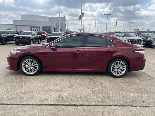 2019 Toyota Camry Hybrid XLE