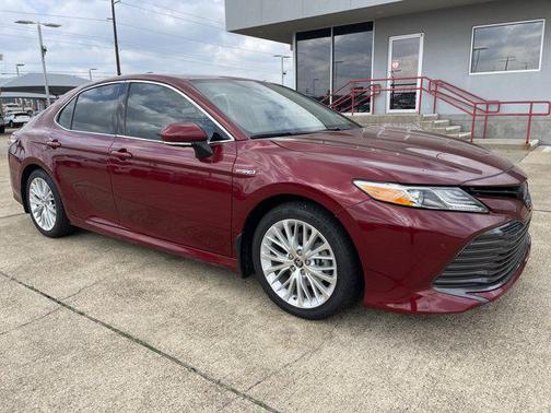2019 Toyota Camry Hybrid XLE