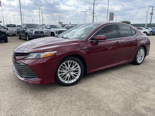 2019 Toyota Camry Hybrid XLE
