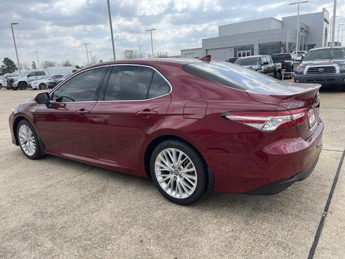 2019 Toyota Camry Hybrid XLE