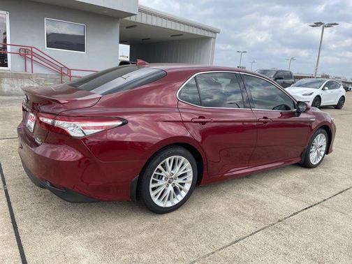 2019 Toyota Camry Hybrid XLE