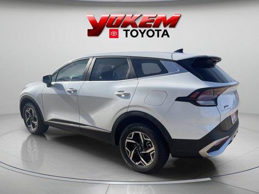 Snow White Pearl 2024 Kia Sportage LX