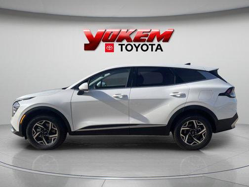 Snow White Pearl 2024 Kia Sportage LX