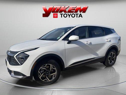 Snow White Pearl 2024 Kia Sportage LX