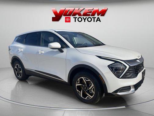 Snow White Pearl 2024 Kia Sportage LX