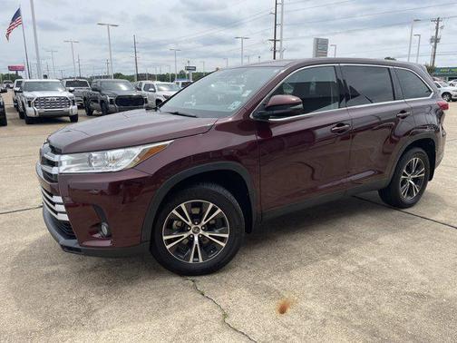 Ooh La La Rouge Mica 2019 Toyota Highlander LE Plus