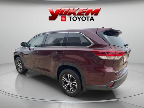 Ooh La La Rouge Mica 2019 Toyota Highlander LE Plus