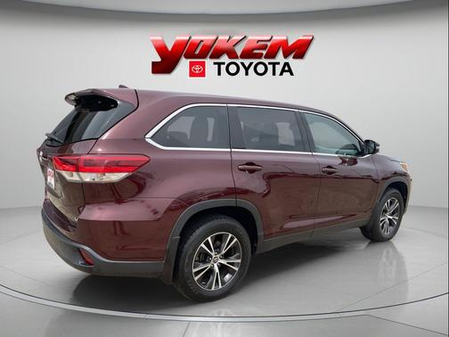 Ooh La La Rouge Mica 2019 Toyota Highlander LE Plus