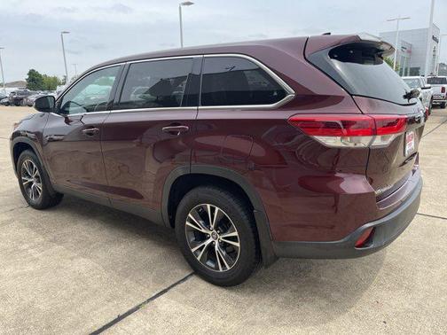 Ooh La La Rouge Mica 2019 Toyota Highlander LE Plus