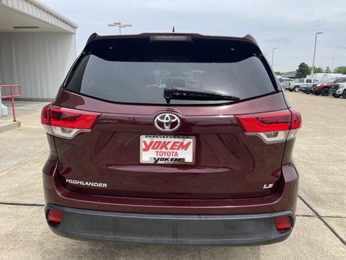 Ooh La La Rouge Mica 2019 Toyota Highlander LE Plus