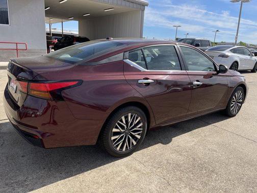 2025 Nissan Altima SV FWD