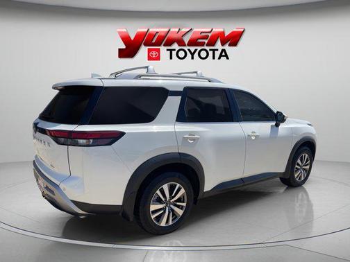 Pearl White Tricoat 2022 Nissan Pathfinder SL 2WD