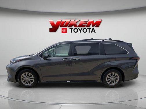 Magnetic Gray Metallic 2025 Toyota Sienna XLE