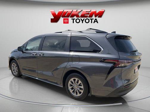 Magnetic Gray Metallic 2025 Toyota Sienna XLE
