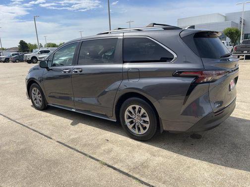 Magnetic Gray Metallic 2025 Toyota Sienna XLE