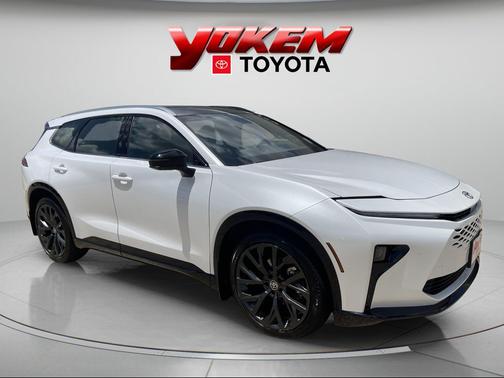 Oxygen White 2025 Toyota Crown Signia Limited