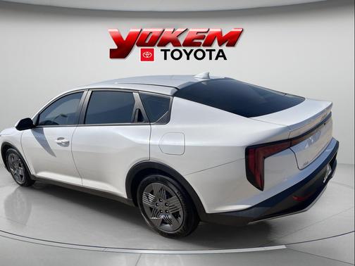 Snow White Pearl 2025 Kia K4 LX