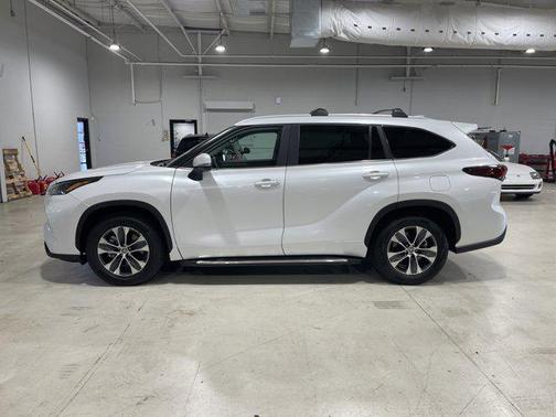 2025 Toyota Highlander XLE
