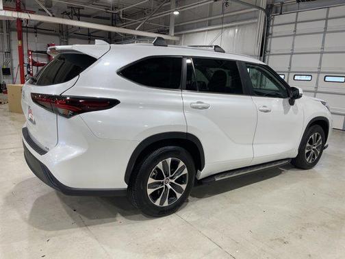 2025 Toyota Highlander XLE