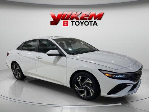 2025 Hyundai ELANTRA SEL