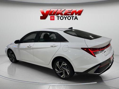 2025 Hyundai ELANTRA SEL