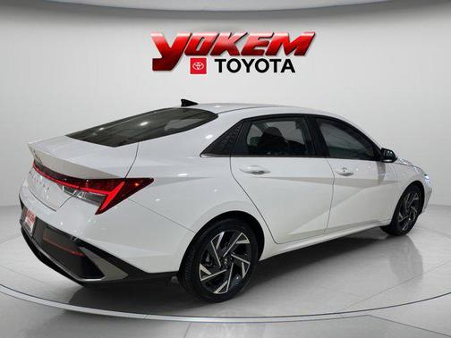 2025 Hyundai ELANTRA SEL