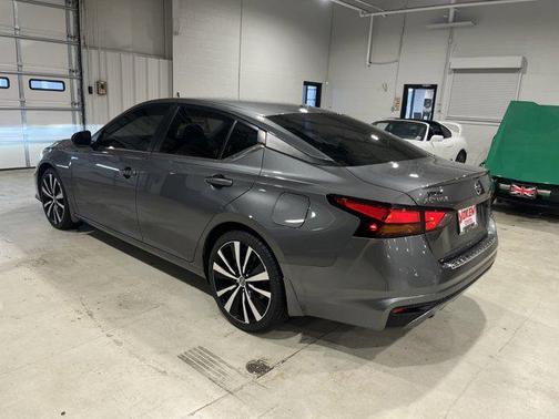 2022 Nissan Altima SR FWD